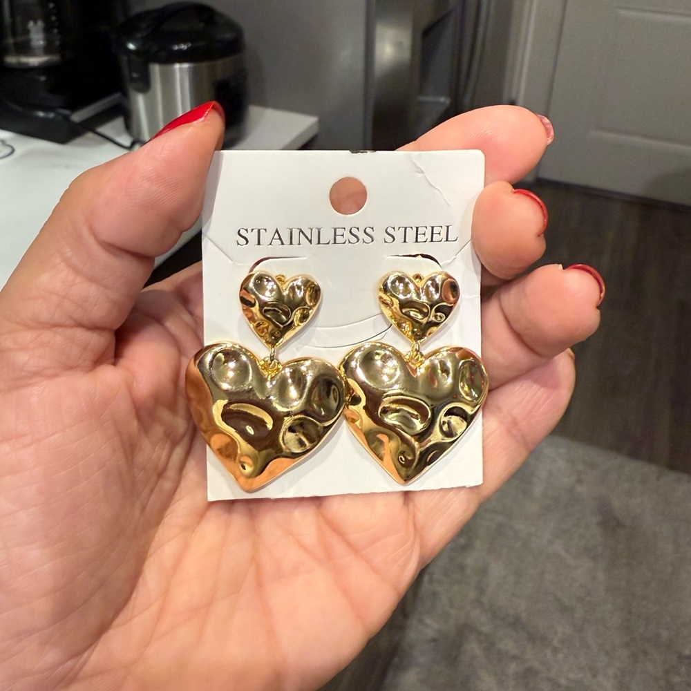 Heart drop earrings NWT
